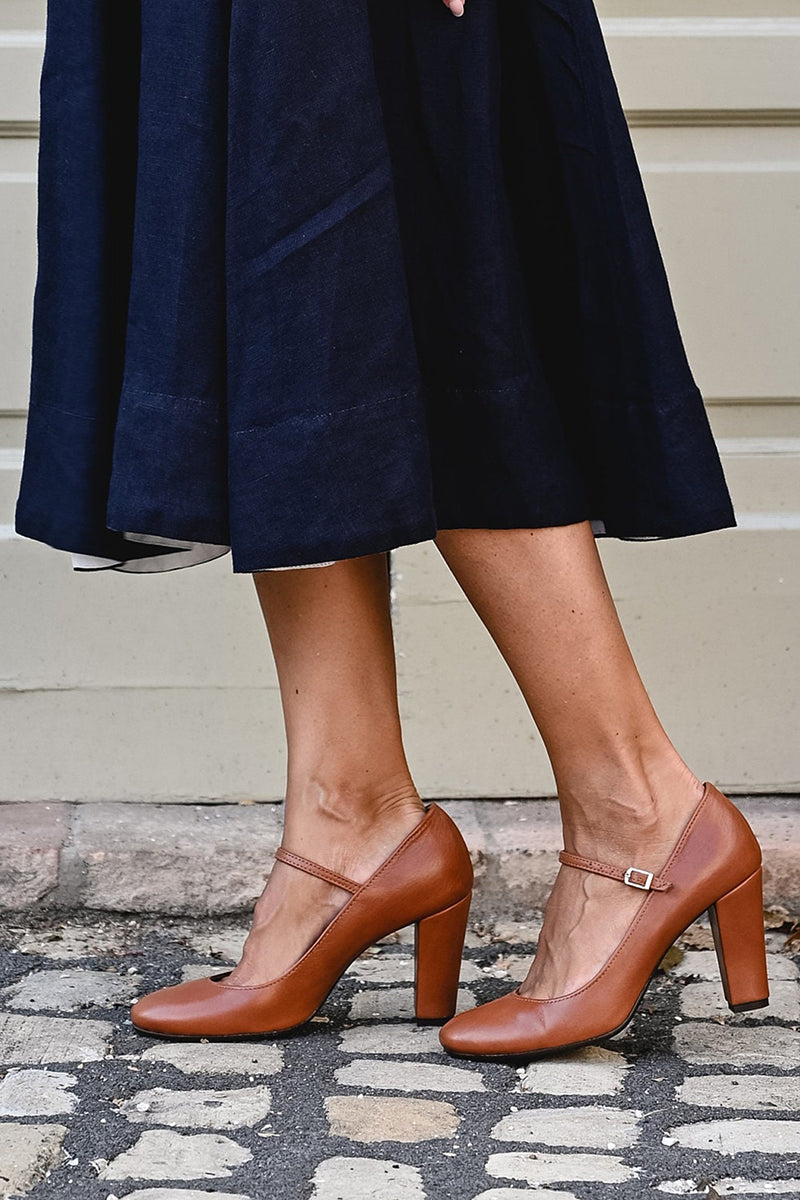 Caella™ | Everyday sandals with straps and a small heel