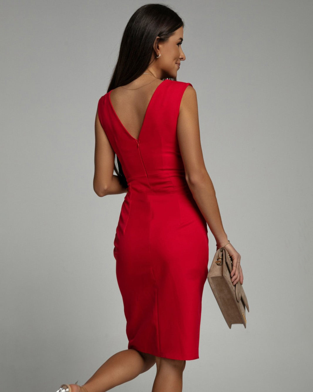 Anna | Fitted dress with a V-neck and slit