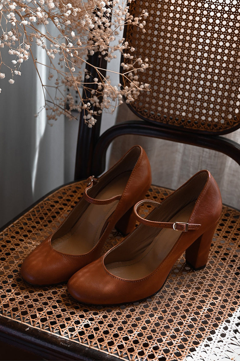 Caella™ | Everyday sandals with straps and a small heel