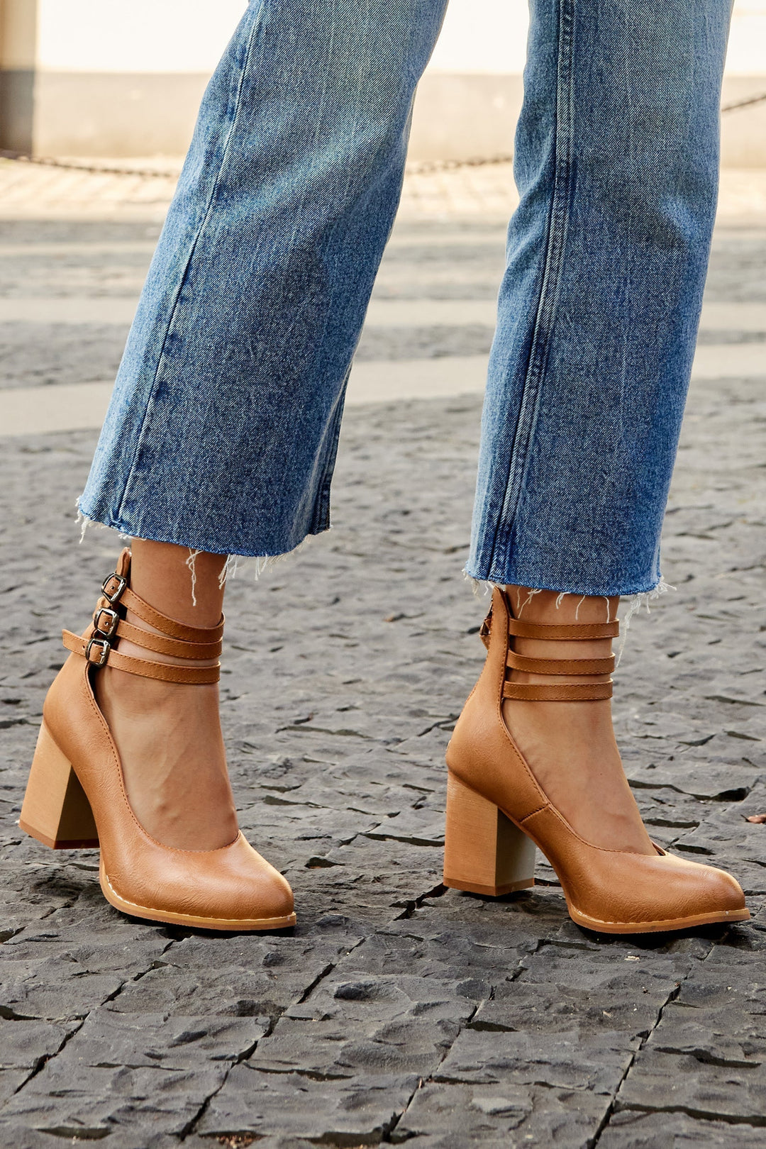 Caa™ | Smooth Leather Sandals with Ankle Strap and Wide Heel