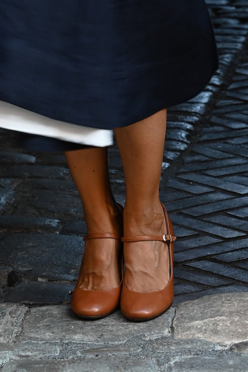 Caella™ | Everyday sandals with straps and a small heel