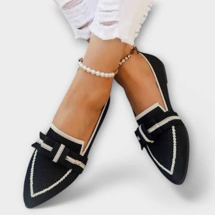 Flat ladies' shoes with tied design