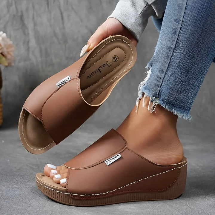 Liva™ – Comfortable orthopaedic sandals with a sleek design
