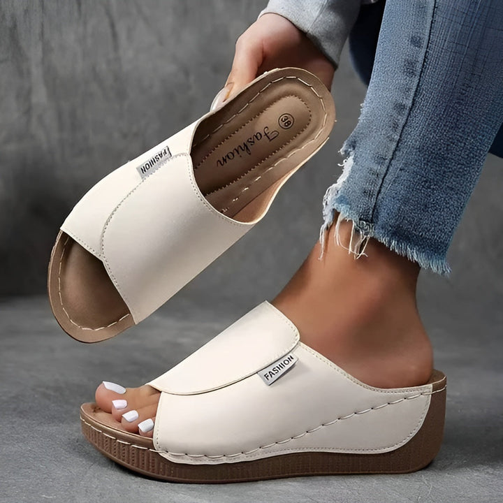 Liva™ – Comfortable orthopaedic sandals with a sleek design