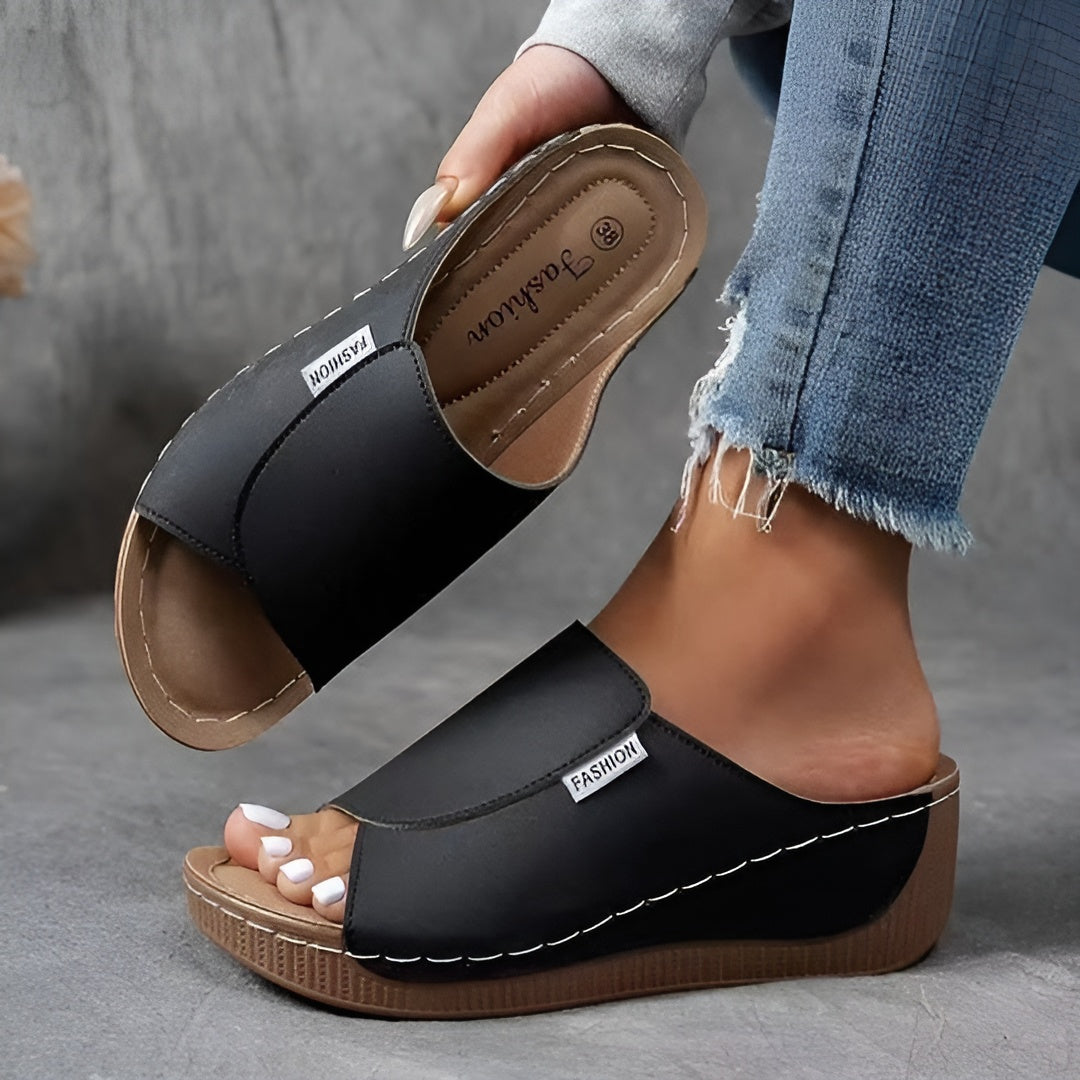 Liva™ – Comfortable orthopaedic sandals with a sleek design